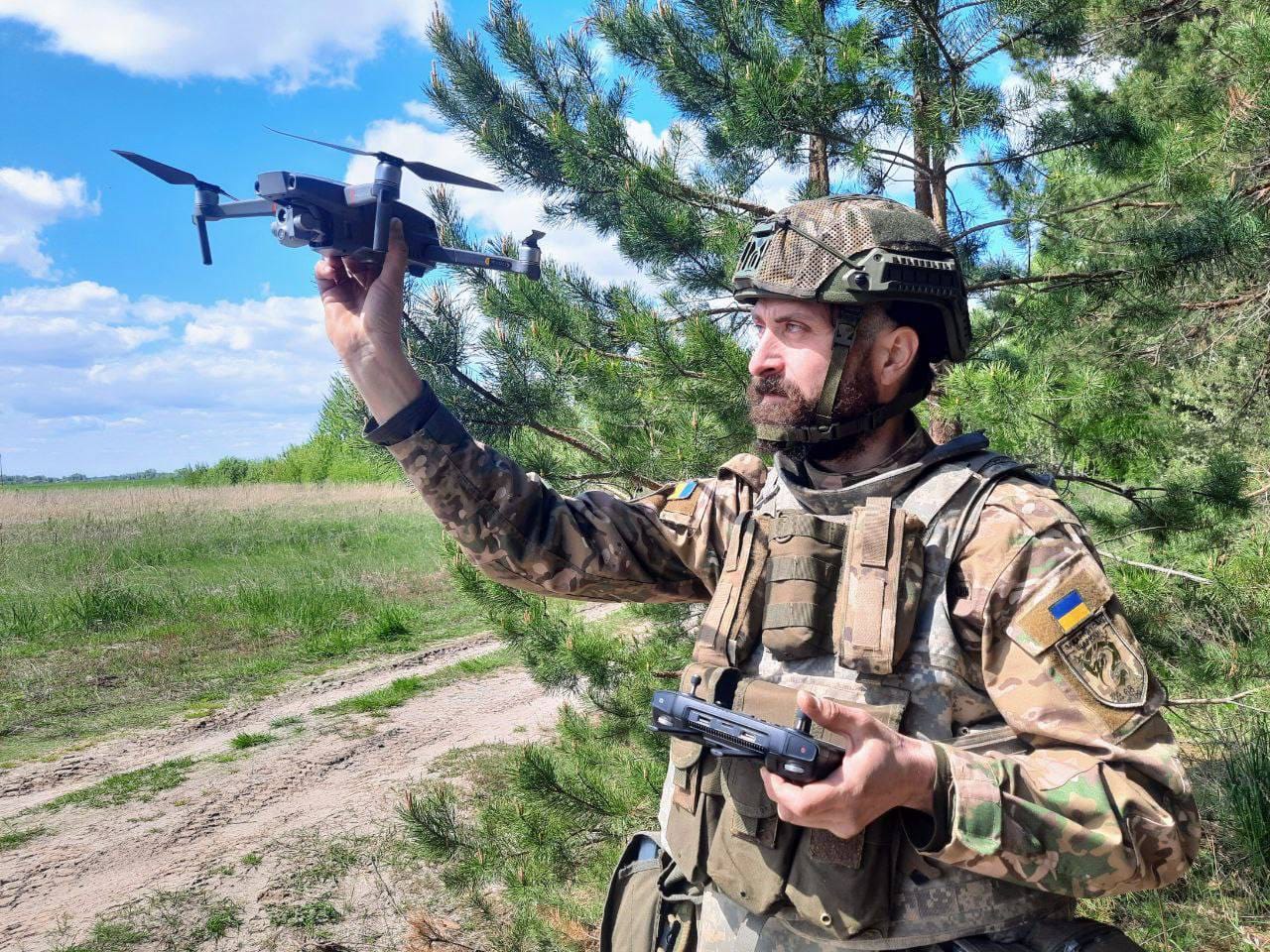 Депутат Ужгородської міськради зі 101-ї бригади ТрО пропонує мерії придбати 130 дронів для закарпатських підрозділів ЗСУ