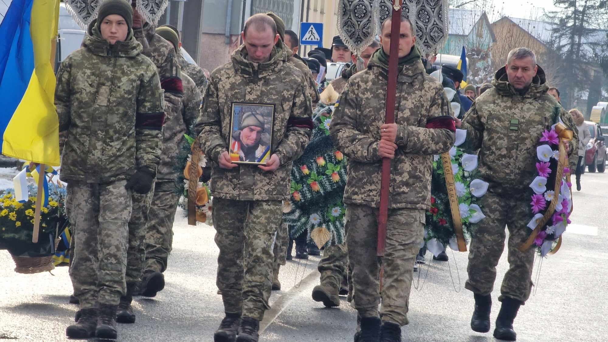 У Великоберезнянській громаді провели в останню дорогу Героя Ростислава Тараненка (ФОТО)