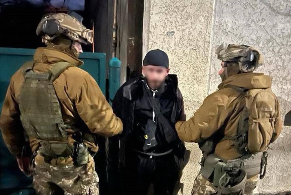 В Ужгороді затримали мукачівця, підозрюваного в киданні гранати на подвір'я депутата облради Горвата в Мукачеві (ФОТО)