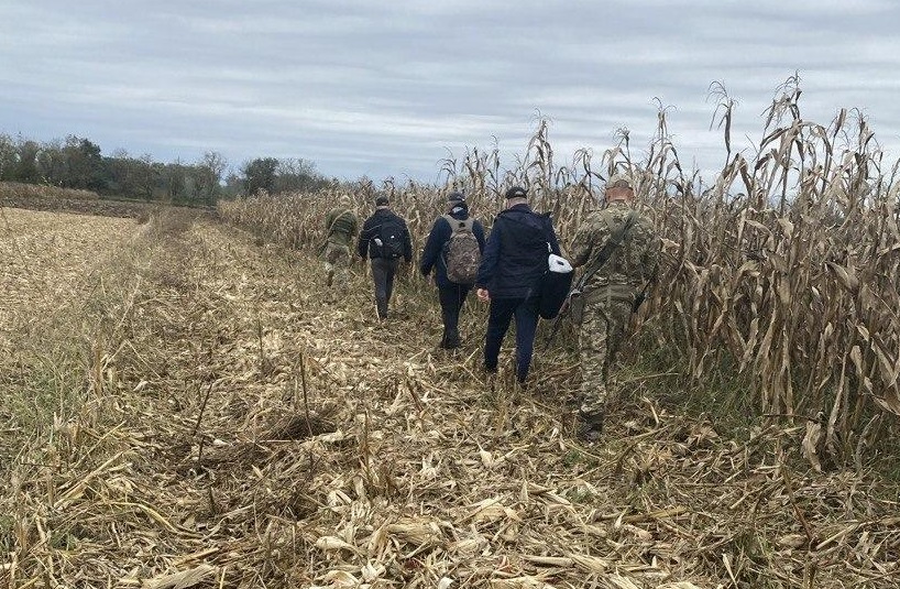 На Закарпатті в кукурудзі знайшли "ухилянтів" з Тернопільщини, що планували потрапити до угорщини (ФОТО, ВІДЕО)