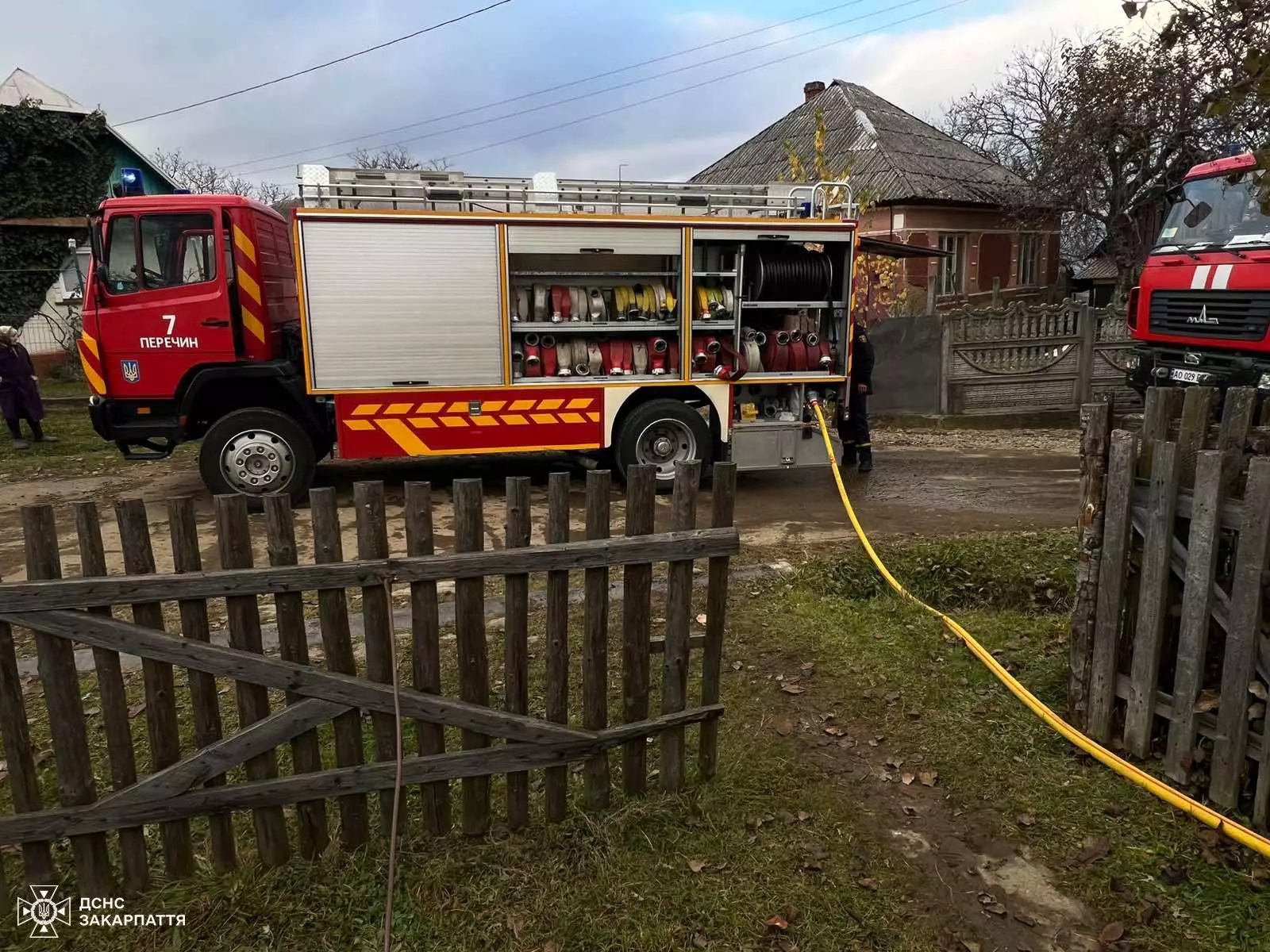 У Тур'я Бистрій на Ужгородщині люди відрами загасили пожежу пожежу в надвірній споруді біля будинку