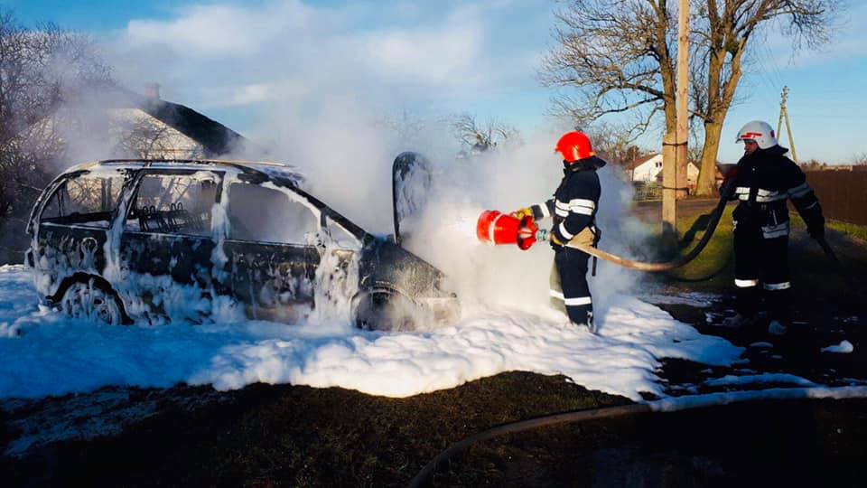 В Ужгороді згорів Volkswagen Sharan