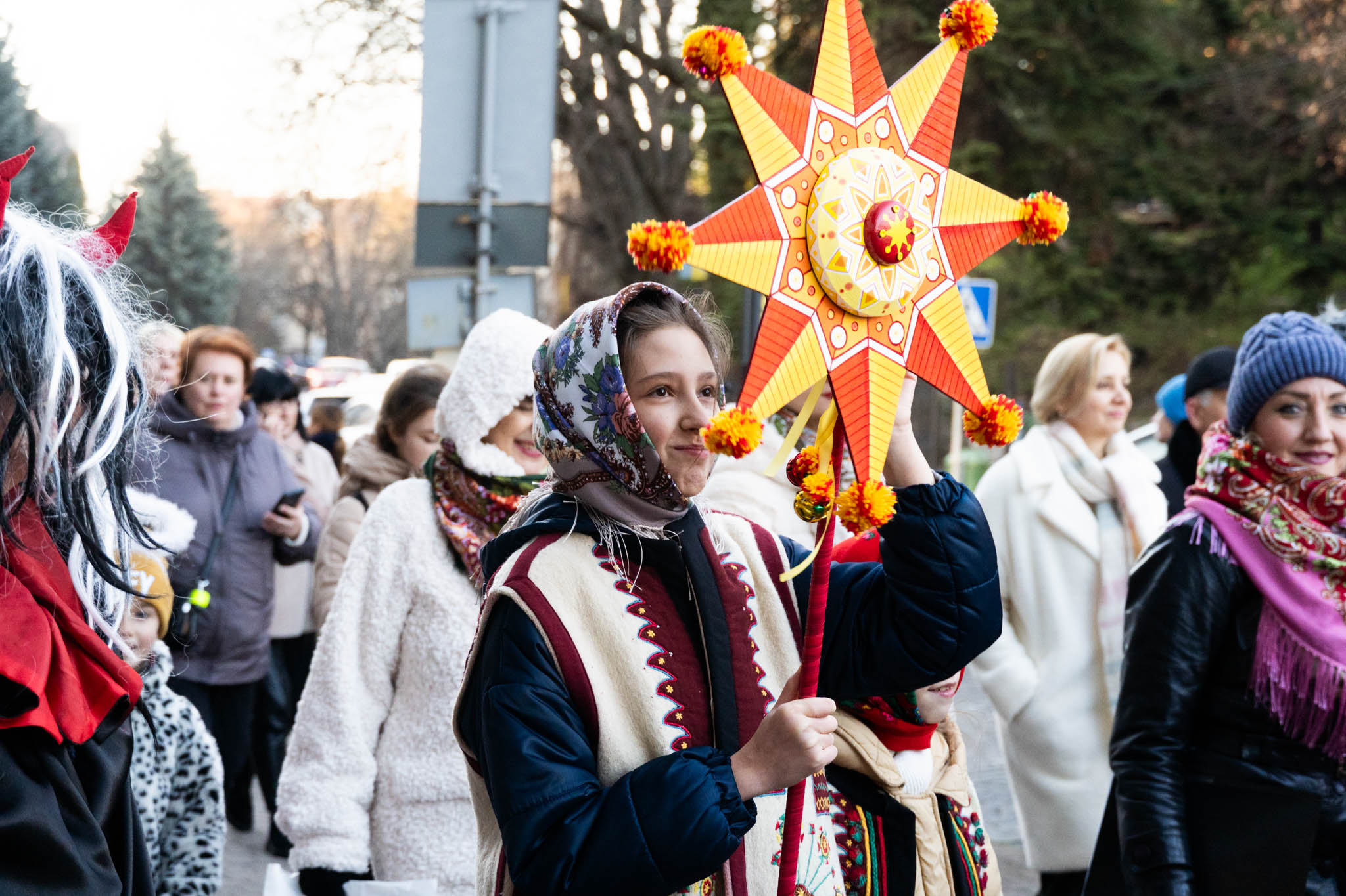 В Ужгороді відбулася благодійна колядницька хода (ФОТО)