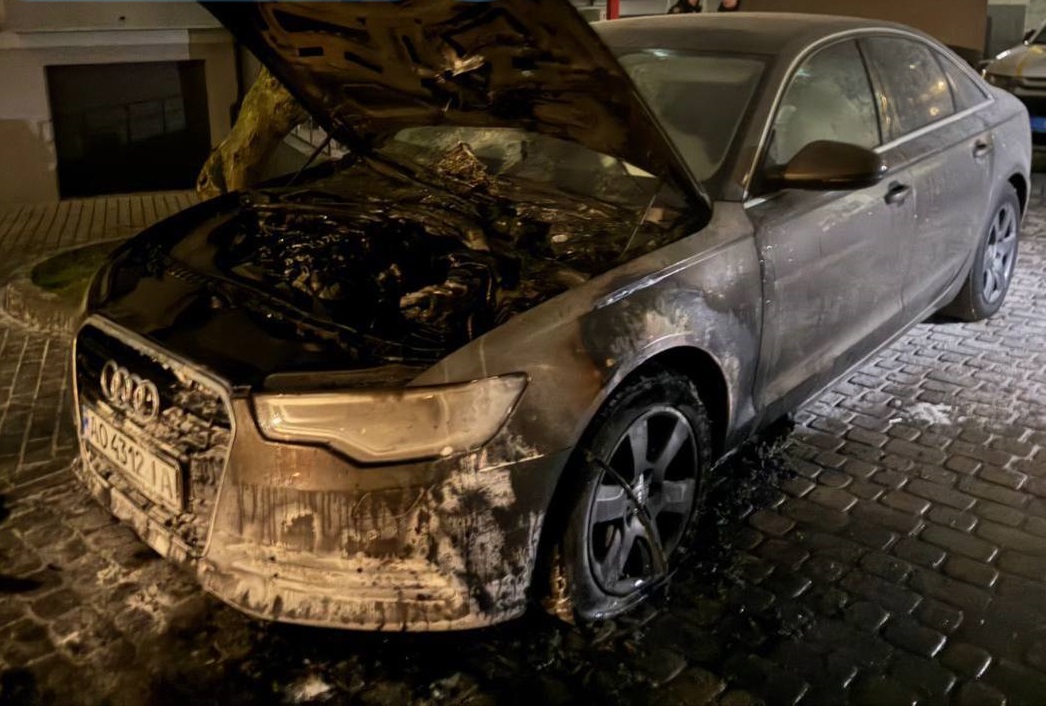 В Ужгороді підпалили Audi A6 (ФОТО, ВІДЕО)