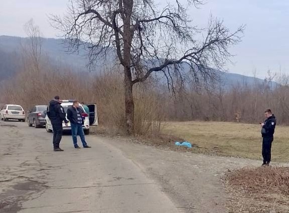 На Рахівщині мотоцикліст загинув, врізавшись в дерево (ФОТО)