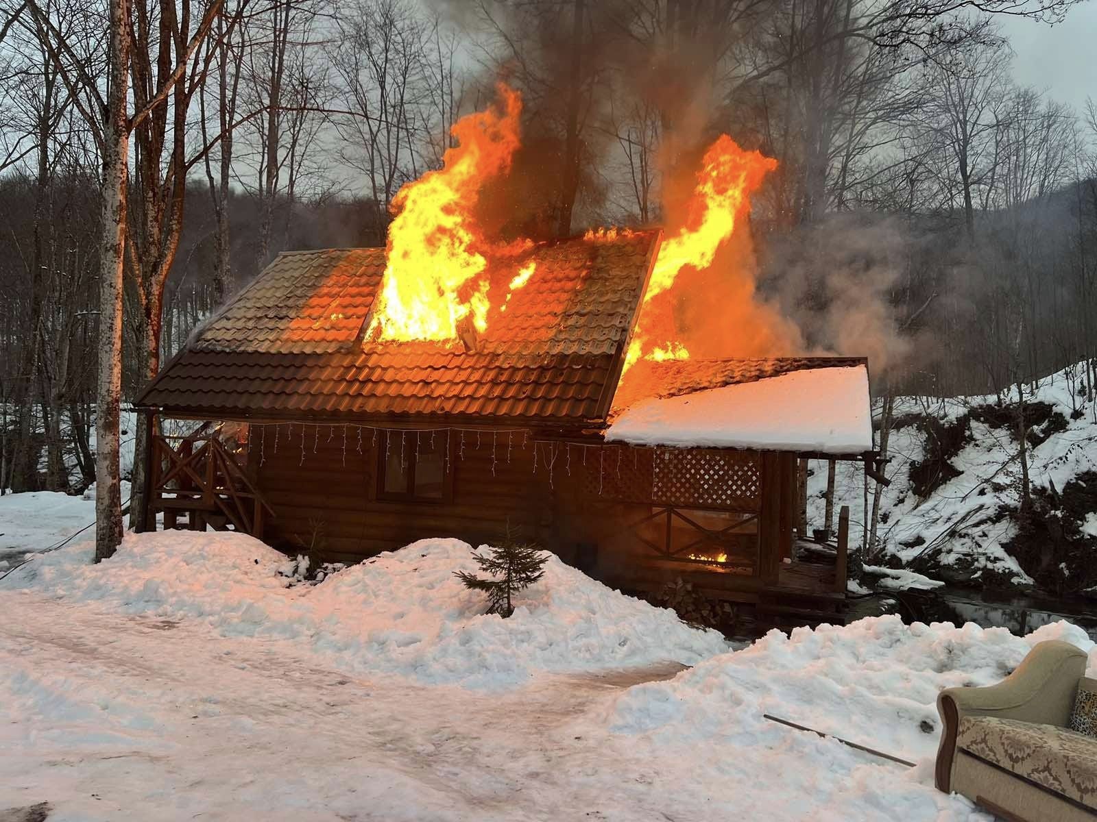 У Тур’я Поляні Тур'є-Реметівської громади вигоріла залишена без нагляду дерев'яна лазня (ФОТО)