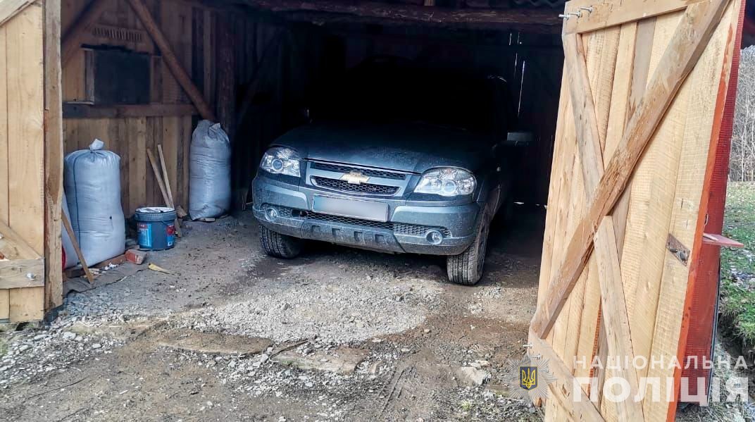 У Вільхівцях на Тячівщині 44-річний чоловік підпалив у гаражі Chevrolet своєї родички (ФОТО)