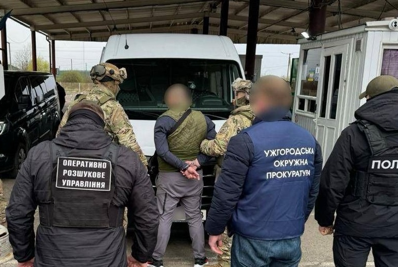 На кордоні затримали ексзакарпатця з угорщини, який продавав українок до країн Азії у сексуальне рабство (ФОТО, ВІДЕО)