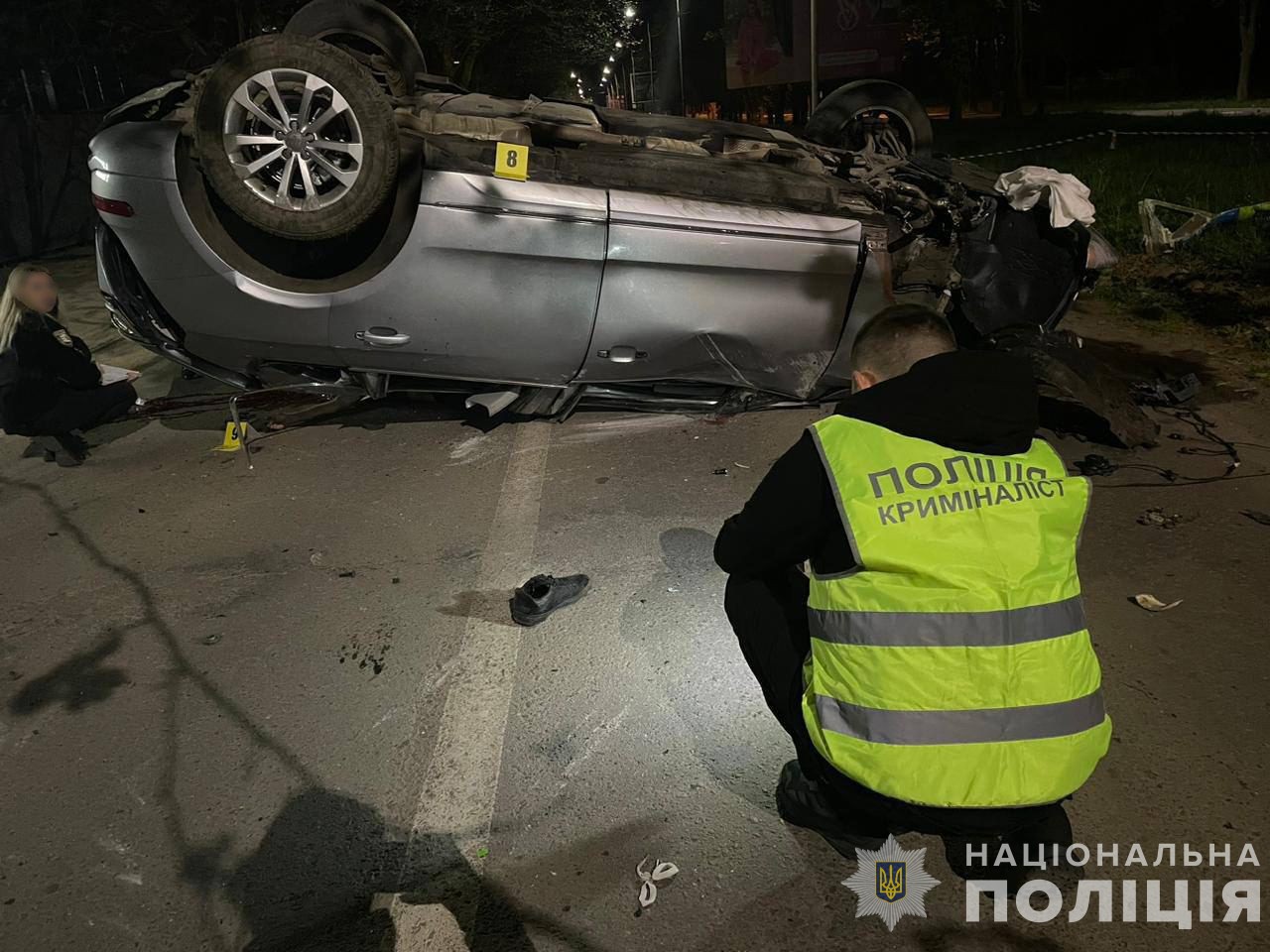 В Ужгороді опівночі група молодиків на Audi на швидкості влетіла в дерева: двоє загинули на місці, ще троє – в реанімації (ФОТО)