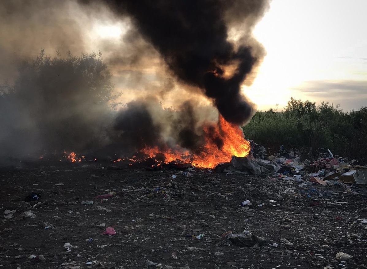 Учора на Закарпатті горіли два сміттєзвалища – у Чопі та в Дубрівці на Хустщині (ФОТО)
