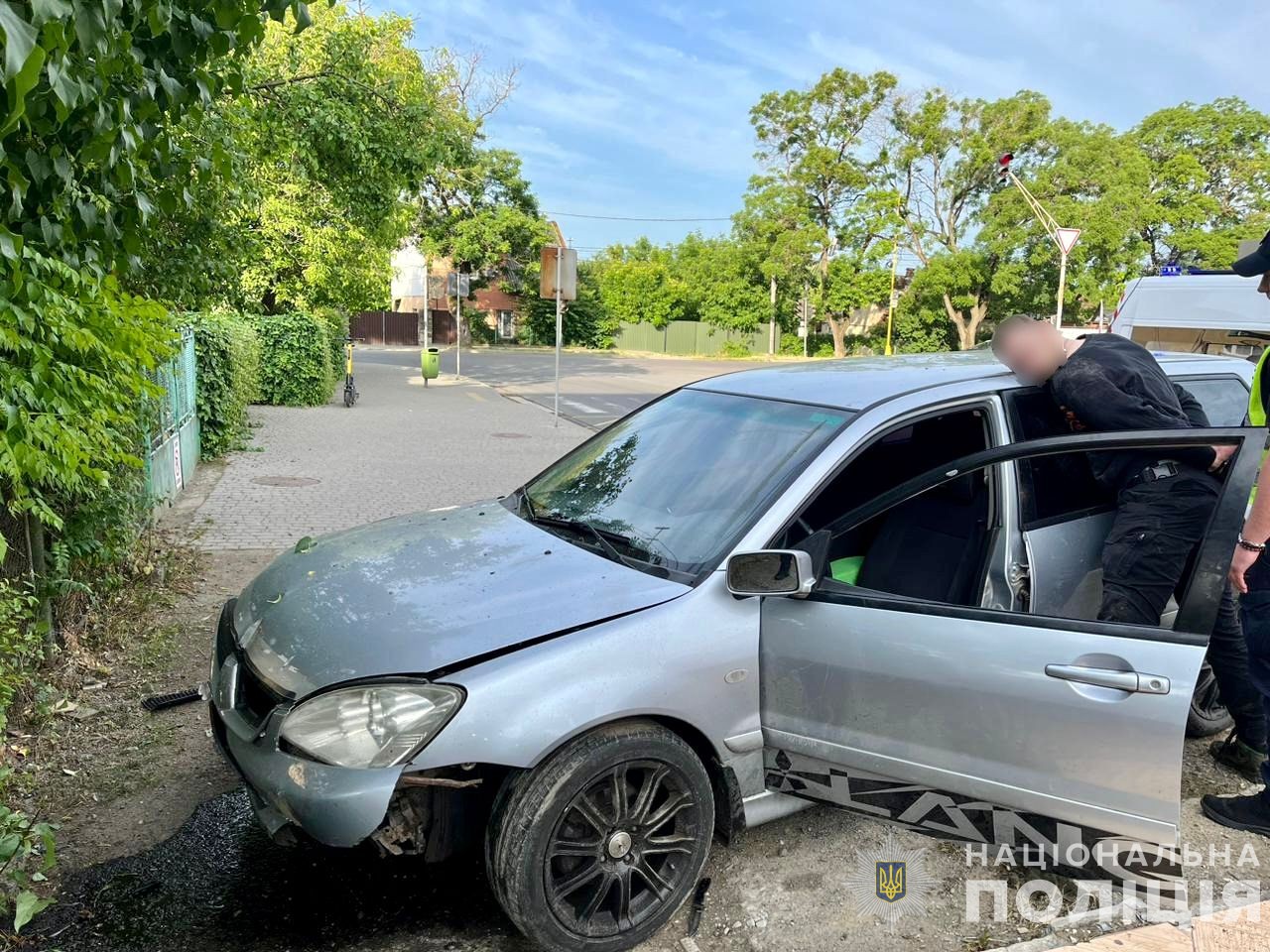 В Ужгороді крадій авто травмував його власника, котрий його затримав (ФОТО)