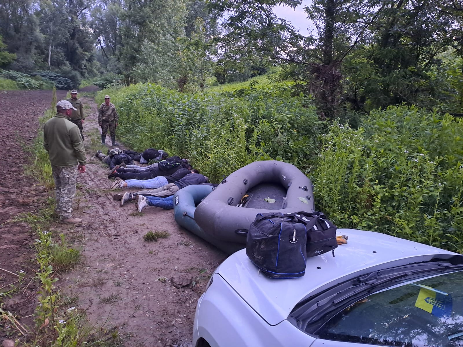 На Берегівщині 7 "ухилянтів" з човнами, пошкодивши загородження, намагалися форсувати Тису в напрямку Угорщини (ФОТО, ВІДЕО)