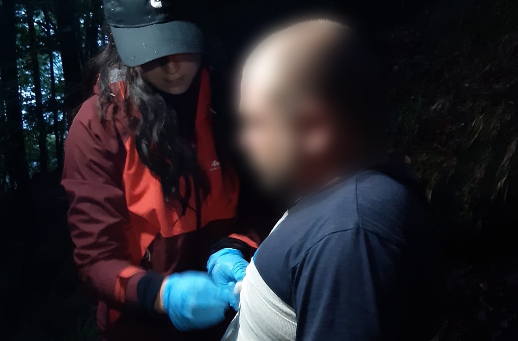 У горах на Рахівщині рятувальники допомогли травмованому туристу зі Скадовська, що на Херсонщині (ФОТО)