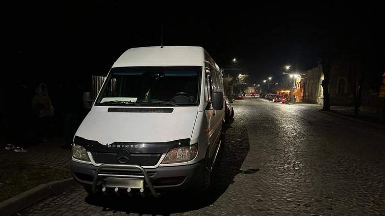 Водій мікроавтобуса з Мукачева, що на смерть збив пасажира в Сваляві, уник покарання