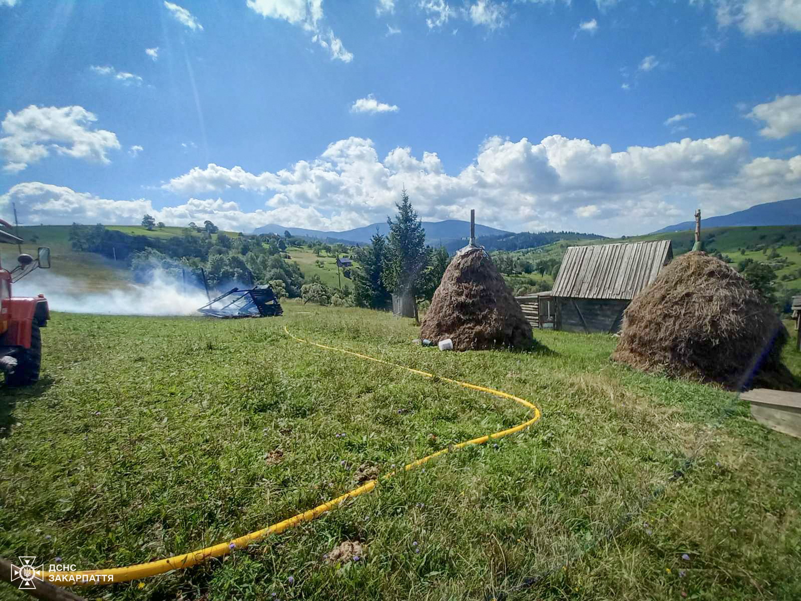 У Ясіні на Рахівщині в один день гасили дві пожежі на одній вулиці (ФОТО)