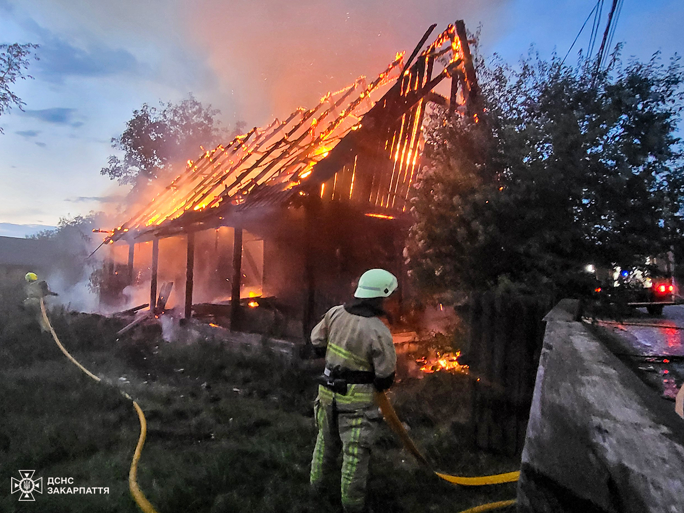 У Великому Бичкові на Рахівщині згорів дерев'яний будинок (ФОТО)