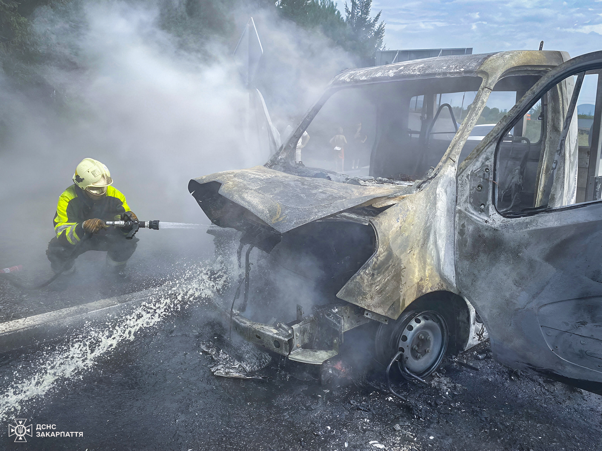 Біля Великої Копані на Берегівщині на ходу загорілася вантажівка Renault (ФОТО)