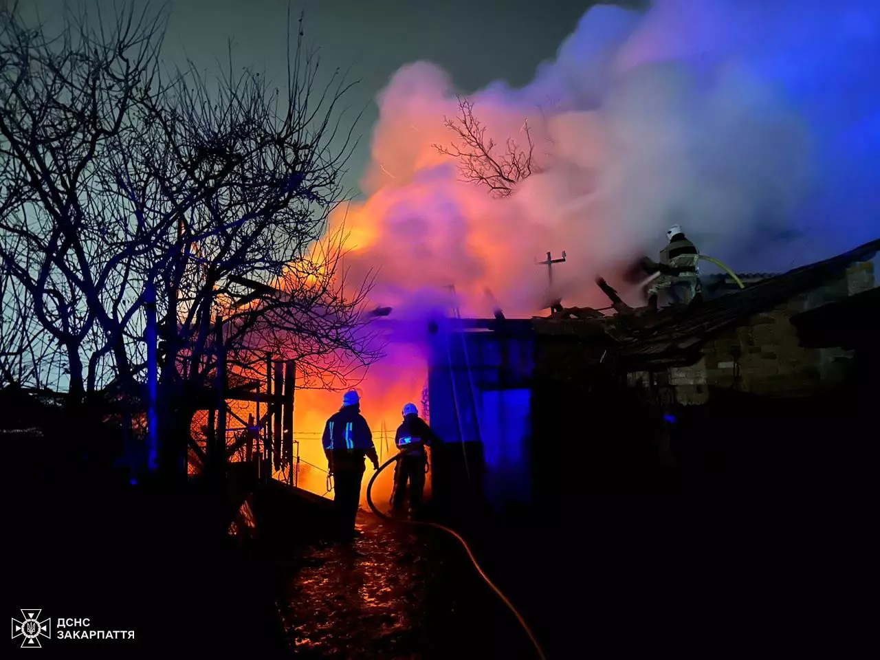 У Мукачеві горіла господарська споруда (ФОТО)