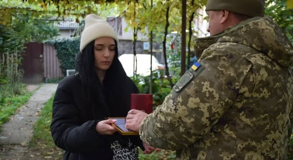 На Закарпатті рідним полеглого прикордонника Дмитра Цацури вручили медаль «Захиснику Вітчизни» (ФОТО)