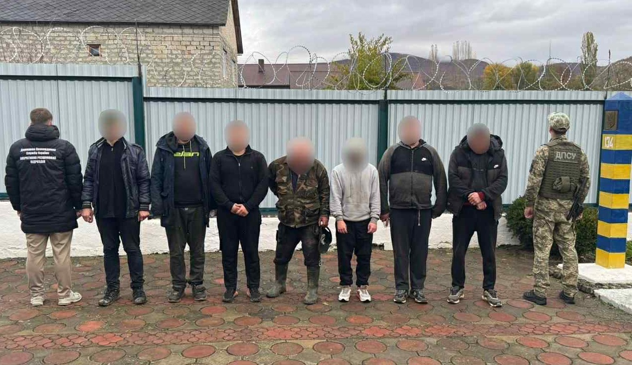 На Закарпатті прикордонники затримали дві групи ухилянтів, яких вів «провідник» (ФОТО)