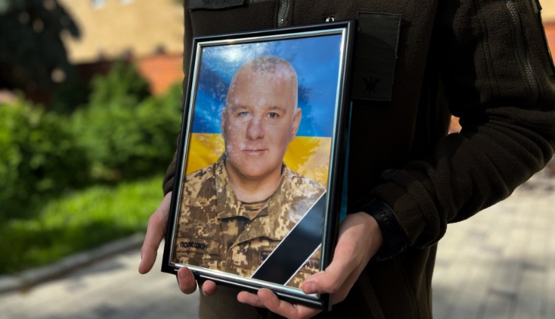 У Мукачеві попрощалися з полеглим воїном Олегом Полешкіним (ФОТО)