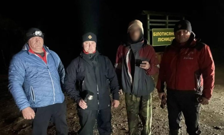 На Закарпатті рятувальники знайшли двох чоловіків, які заблукали в горах і лісах (ФОТО)