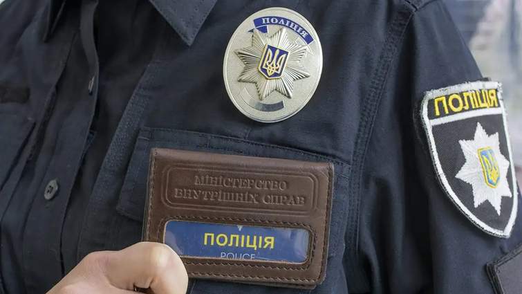 Ужгородський поліцейський уник покарання за перевезення "ухилянтів" до кордону під виглядом понятих