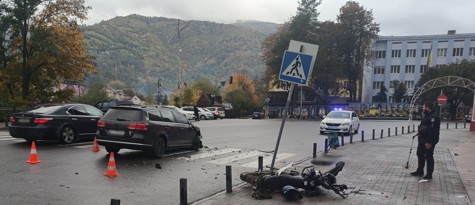 У Рахові п’яний мотоцикліст з неповнолітнім пасажиром потрапив у лобову ДТП (ФОТО)