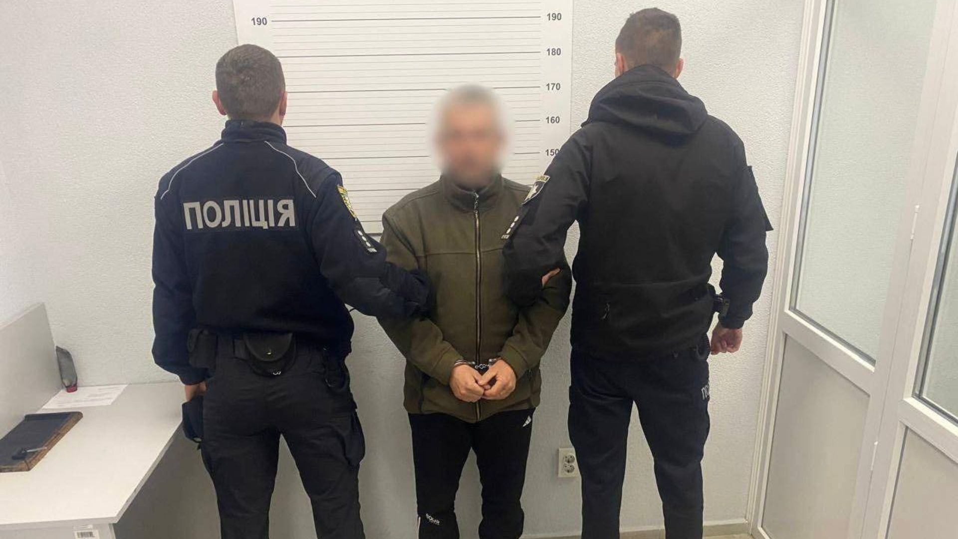 В Ужгороді поліція затримала 41-річного чоловіка, який убив батька під час сварки (ФОТО)