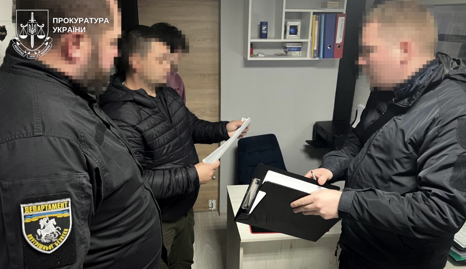 Правоохоронці заблокували схему фіктивної реєстрації автомобілів на Закарпатті (ФОТО)