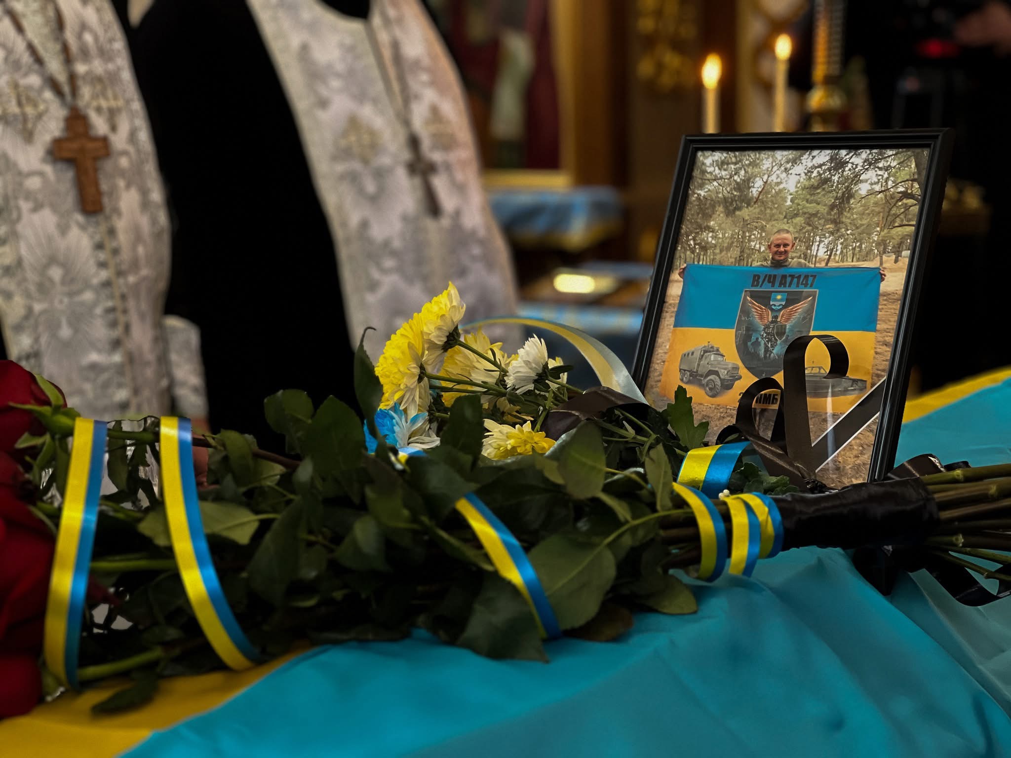 У Мукачеві провели в останню путь полеглого Героя Євгена Мазія (ФОТО)