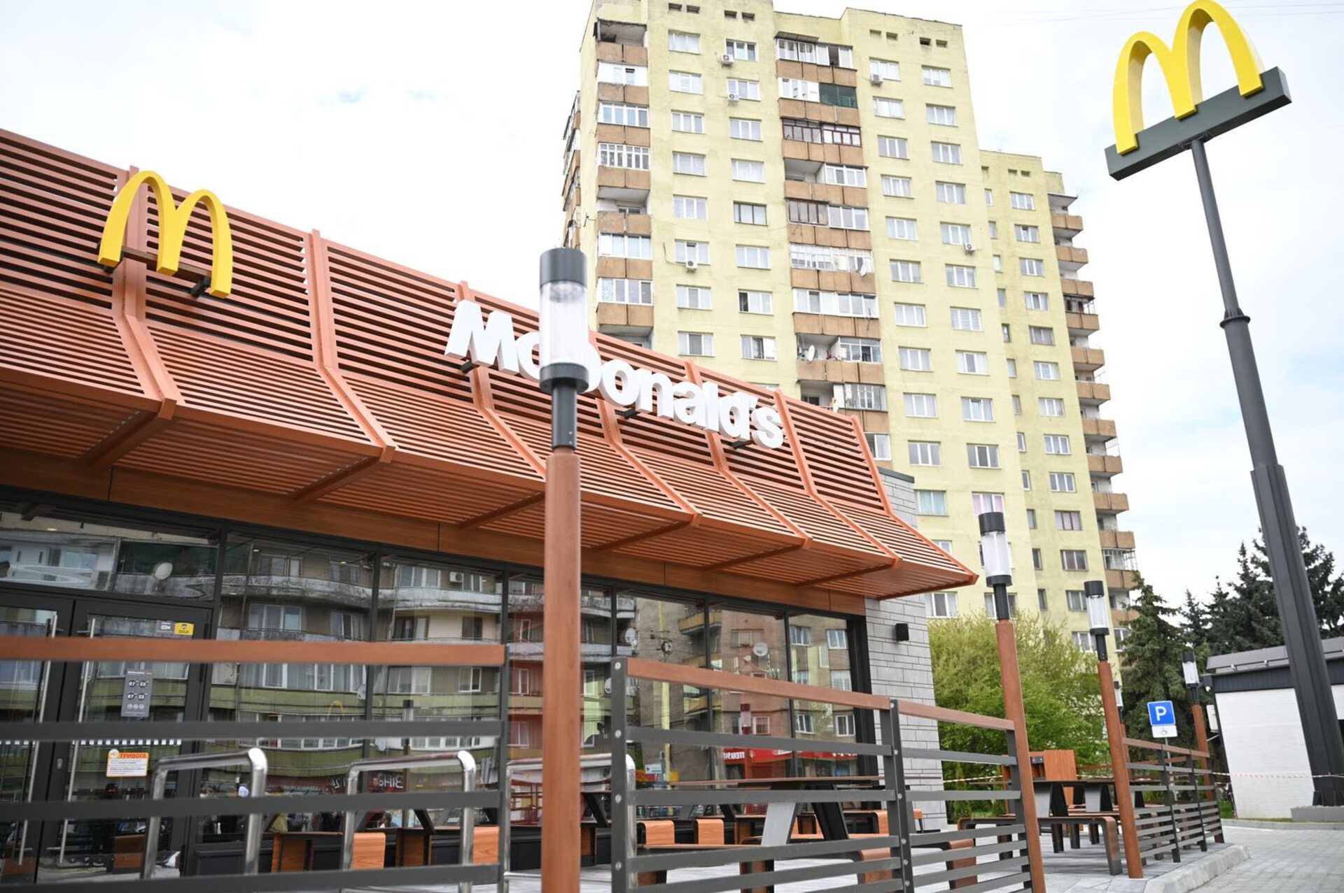 Два ресторани McDonald's на Закарпатті платять стільки ж податків, як вся лісова галузь області