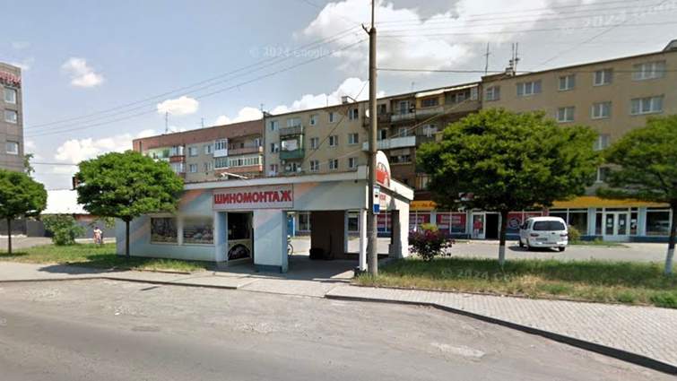 Громаді Ужгорода через суд повернули привласнену колишнім депутатом автобусну зупинку