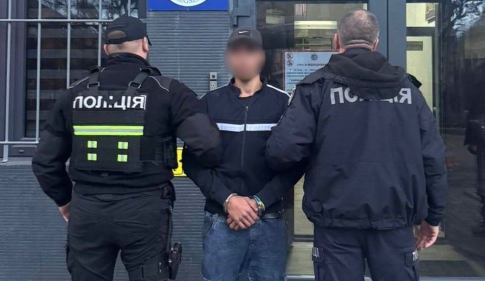 У Берегові 20-річний хлопець обікрав будинок 61-річної жінки (ФОТО)