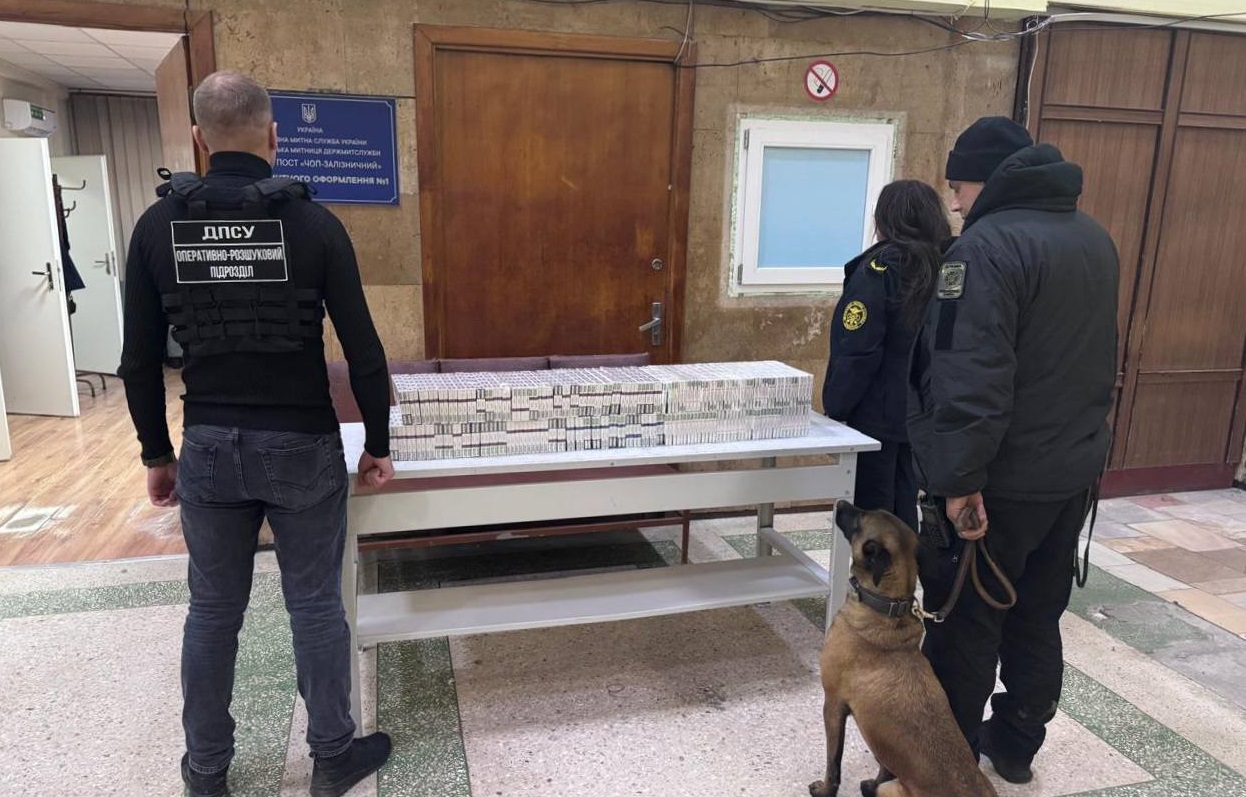 На Закарпатті викрили спробу переправлення безакцизних сигарет потягом до угорщини (ФОТО)