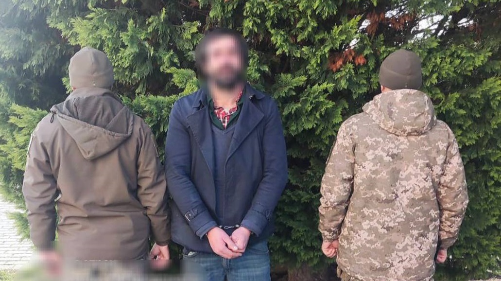 На Закарпатті біля кордону зі Словаччиною затримали іноземця (ФОТО)