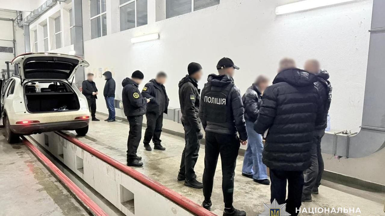 Поліція Закарпаття ліквідувала міжнародний канал постачання метамфетаміну в Україну (ФОТО)