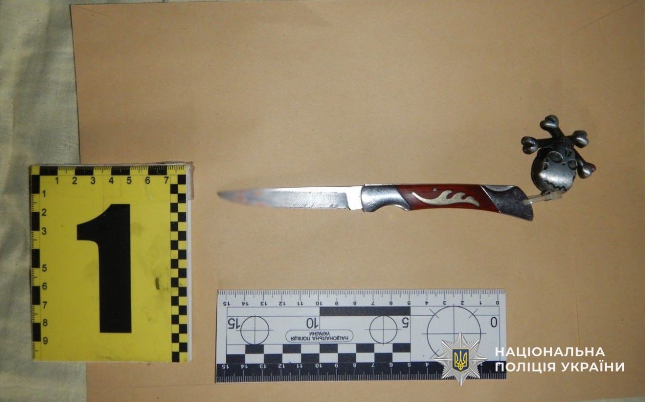 У Мукачеві чоловік вдарив знайому ножем у спину (ФОТО)