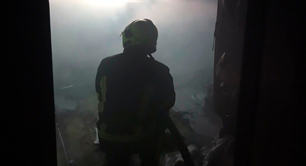 У Тересві ледь не згорів двоповерховий житловий будинок (ФОТО)