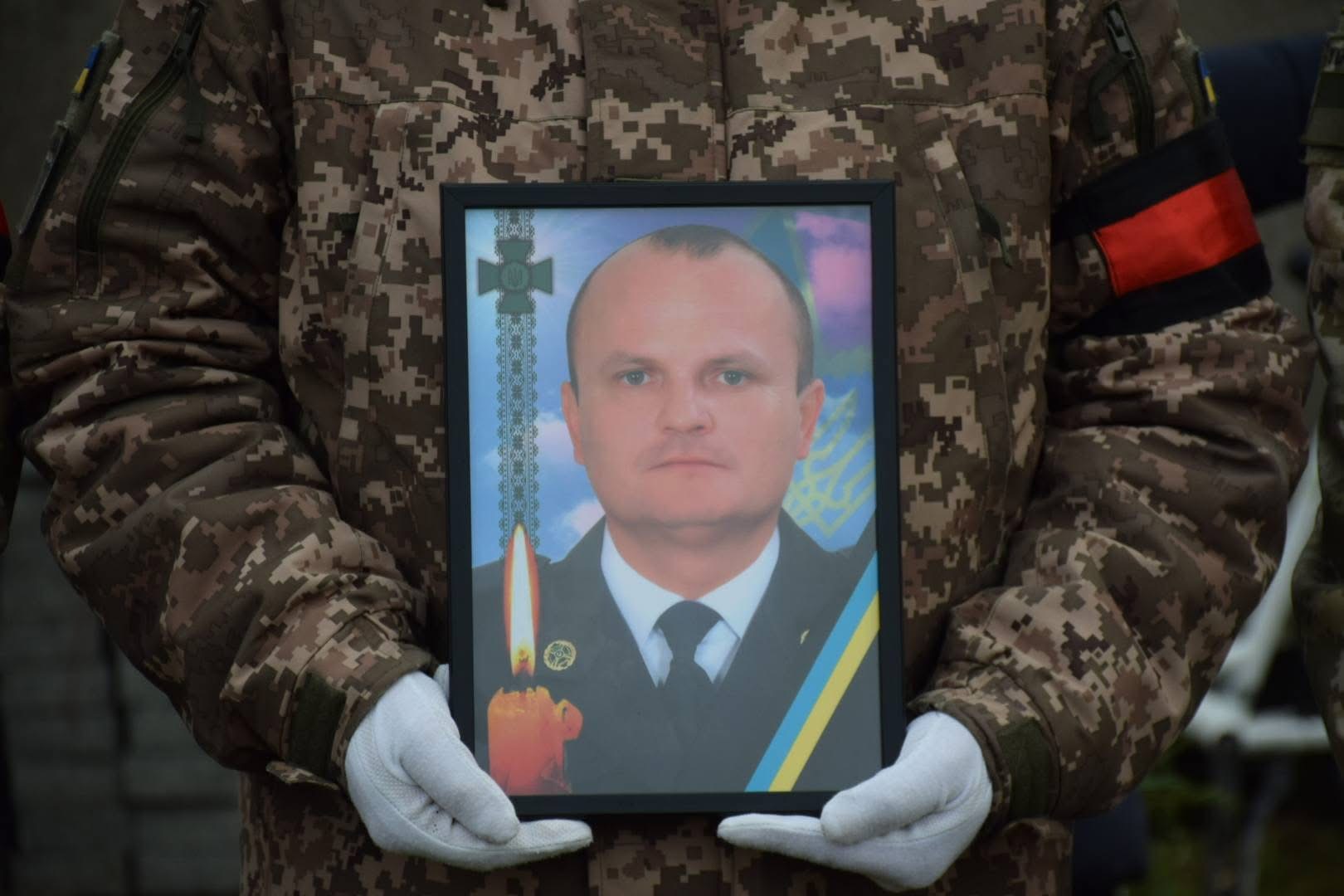 У селі Данилівка на Берегівщині попрощалися з полеглим прикордонником Мирославом Матьовкою (ФОТО)