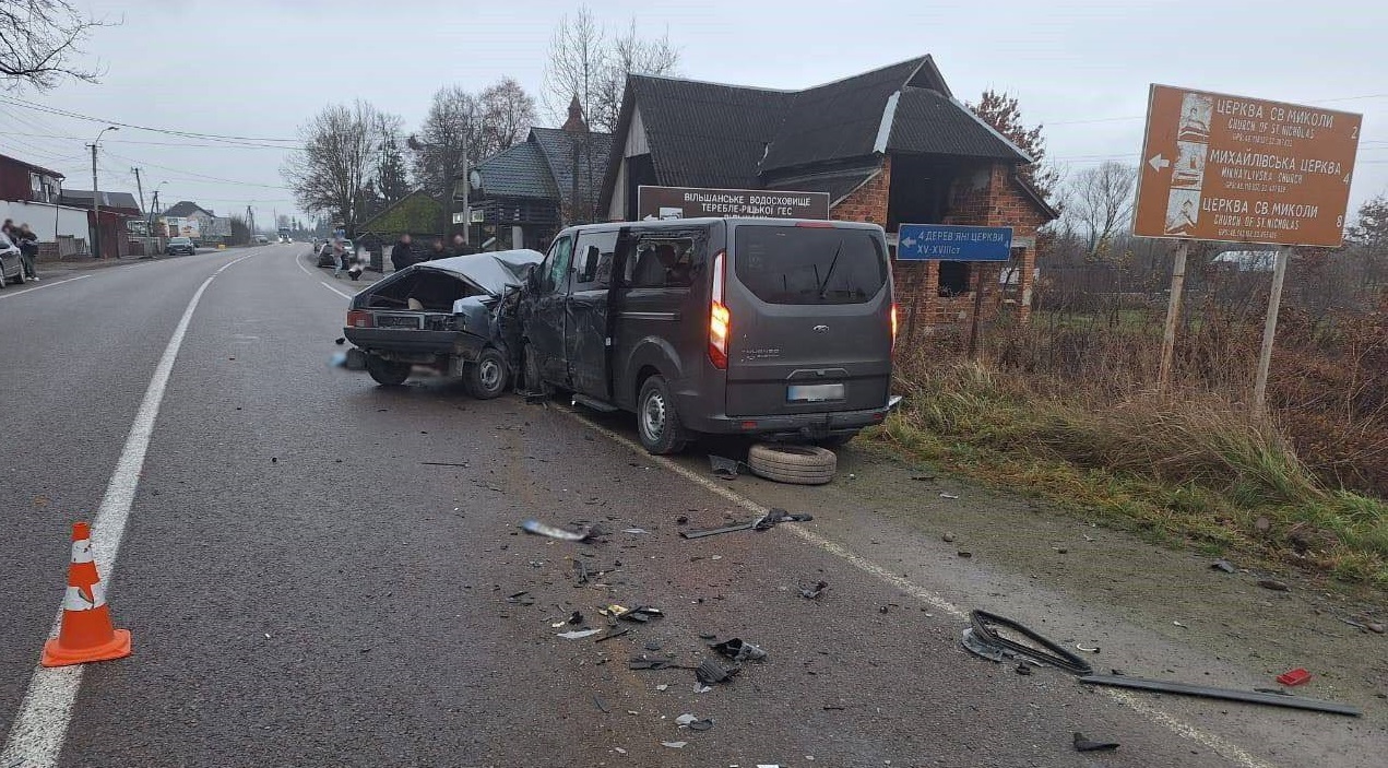 Поліція оприлюднила деталі смертельної ДТП на Хустщині, де загинула 32-річна жінка (ФОТО)