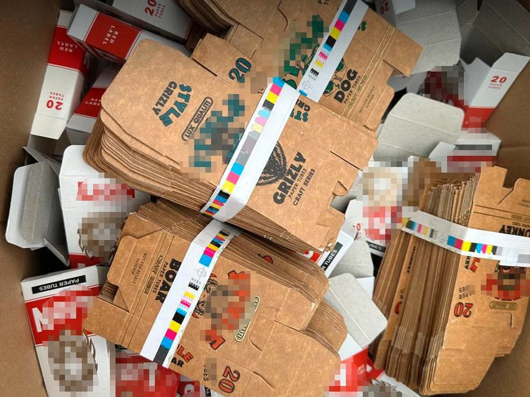 Справу підпільного "крафтового" виробництва сигарет на Тячівщині передали до суду (ФОТО)