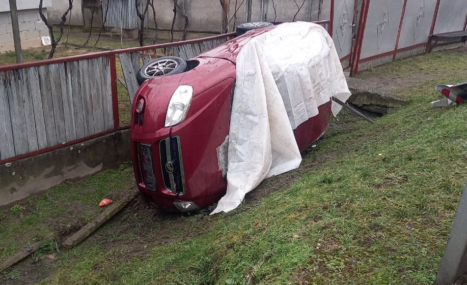 У Дунковиці на Берегівщині водійка перекинула своє авто в кювет (ФОТО)