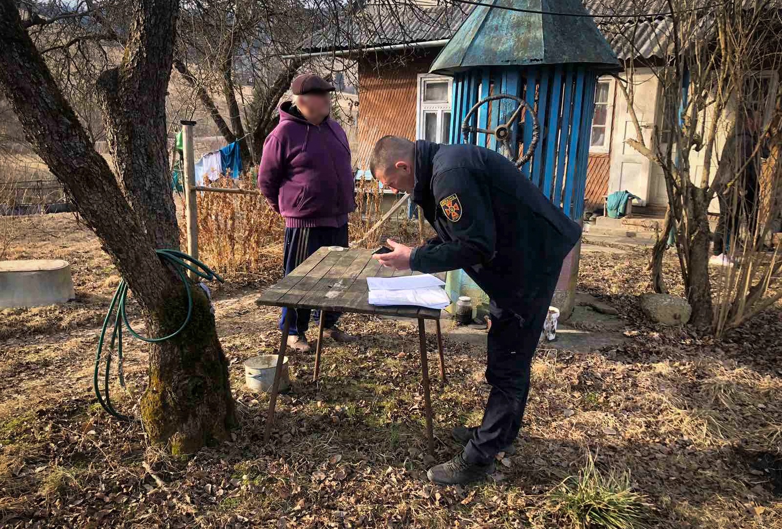 У Студеному на Хустщині чоловік підпалив траву, а потім викликав рятувальників, щоби загасити (ФОТО)