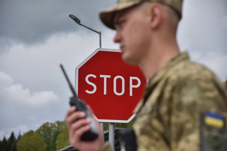 20-річний і 24-річний мешканці Закарпаття намагалися виїхати до Польщі фіктивні "батьки 3-х дітей"