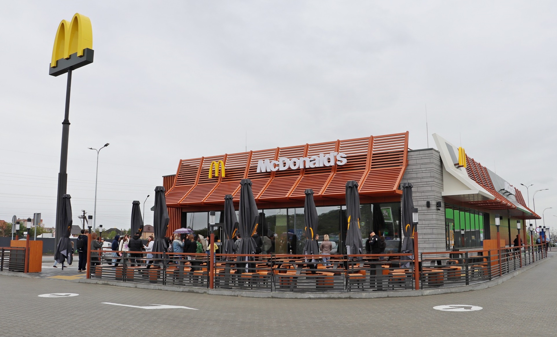 У Мукачеві за участі голови ОВА і мера відкрили 112-й в Україні McDonald's (ФОТО, ВІДЕО)