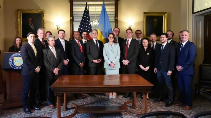 Україна і США підписали угоду про надра