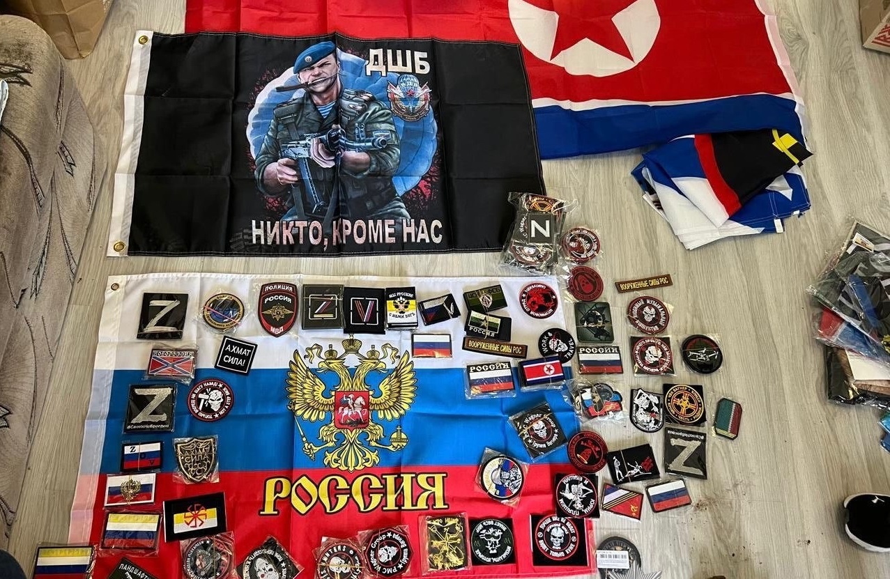 В Ужгороді "колекціонер" з Сум приторговував символікою рф, окупантів і сепаратистів (ФОТО)