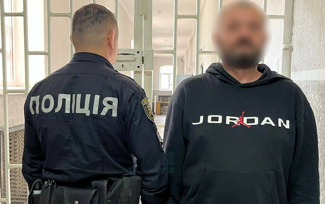 У Лохові на Мукачівщині раніше судимий чоловік вдарив ножем в груди свого 22-річного сина (ФОТО)