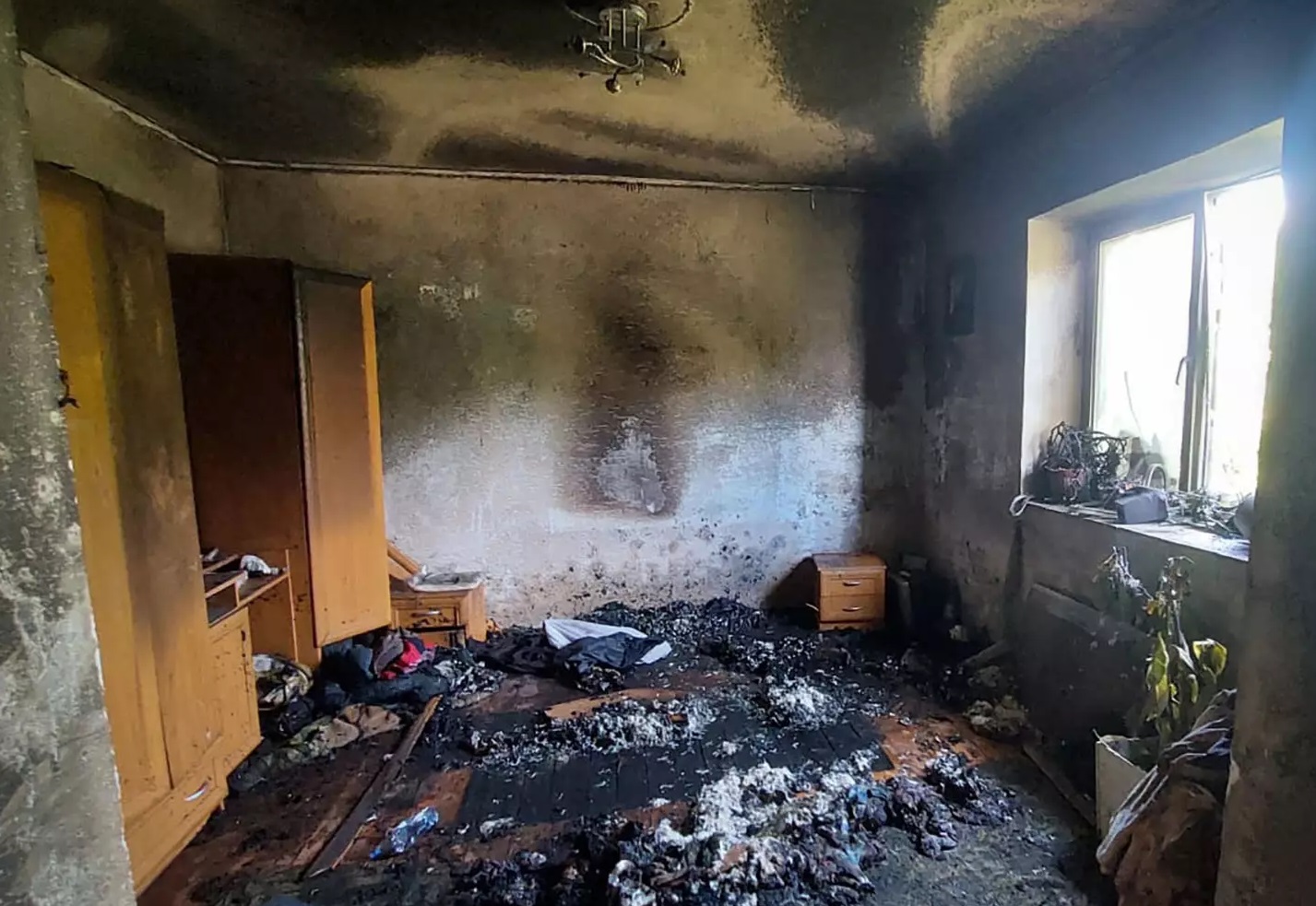 У Заброді Великоберезнянської громади врятували від повного знищення вогнем будинок (ФОТО)